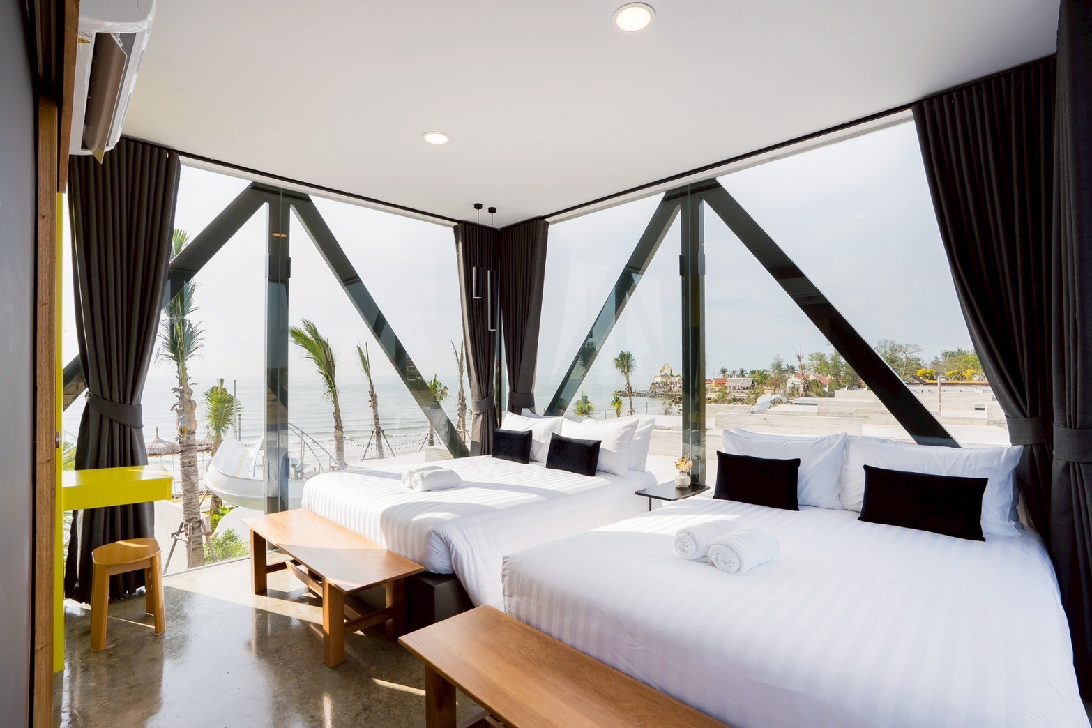 LINE_ALBUM_Splint Beach Villa_250507_72