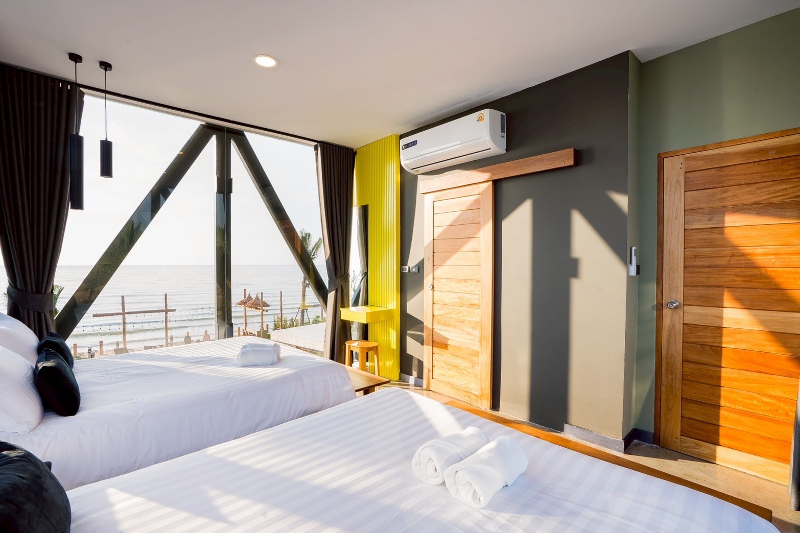 LINE_ALBUM_Splint Beach Villa_250507_82