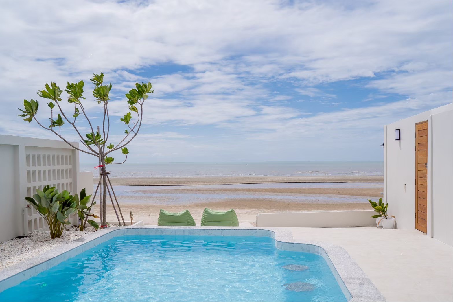 LINE_ALBUM_Gusto Sea Villa Chaam_250922_154