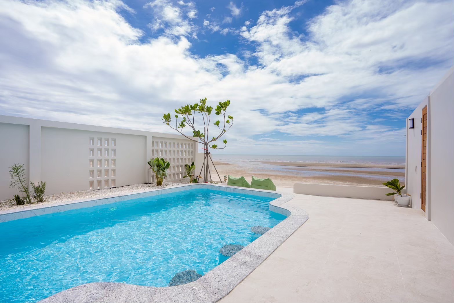 LINE_ALBUM_Gusto Sea Villa Chaam_250922_156