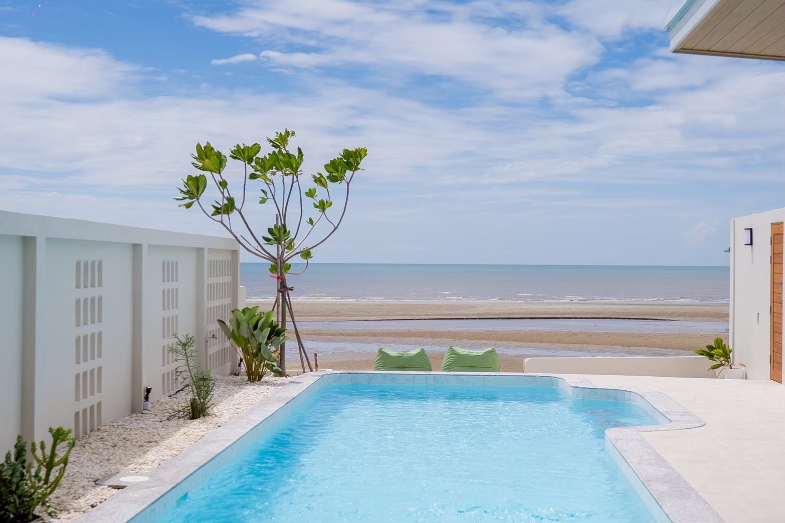 LINE_ALBUM_Gusto Sea Villa Chaam_250922_159