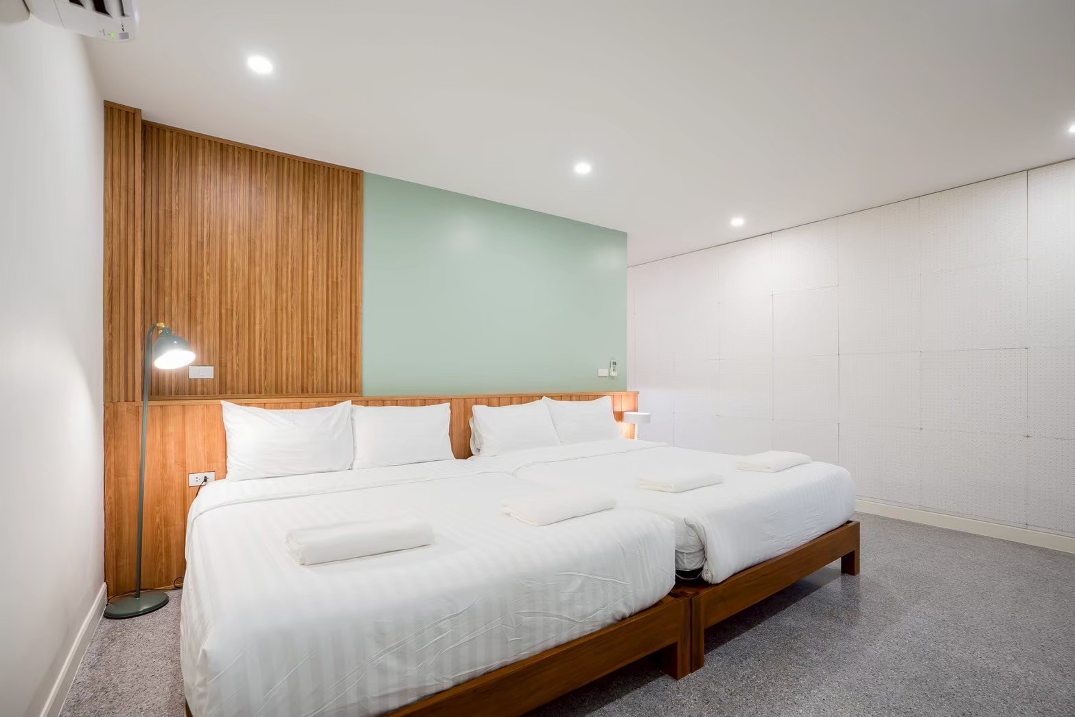 LINE_ALBUM_Gusto Sea Villa Chaam_250922_5